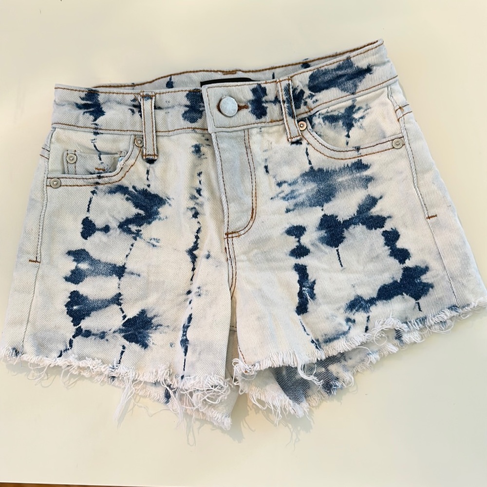 AQUA Girls, Size 7, Stonewashed denim shorts. Like New!